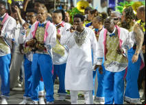 Neguinho da Beija-Flor faz seu último desfile disputando título